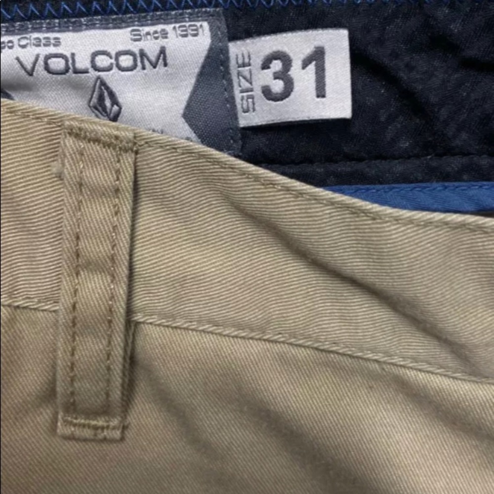 Volcom Shorts - Picture 2 of 3